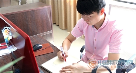 走進世紀豪門,向普通人致敬-再出發(fā)新聞-再出發(fā)-中國集成吊頂網(wǎng)-集成吊頂十大品牌|打造集成吊頂行業(yè)最好的門戶網(wǎng)站